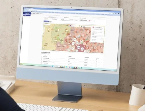 L'interface de Simone affichée sur un écran d'ordinateur : une carte du territoire et, en dessous, la liste des consommateurs
